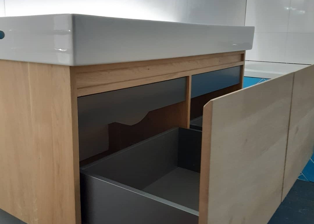 Houten badkamermeubel op maat