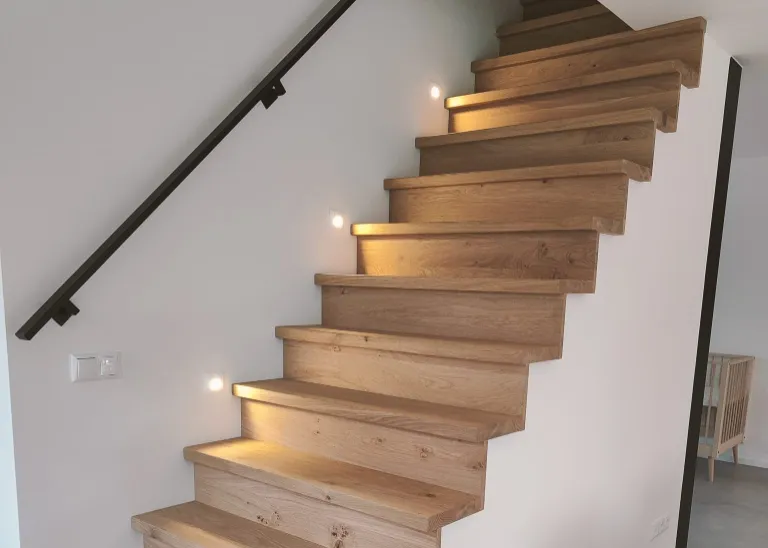 Houten trap op maat laten maken