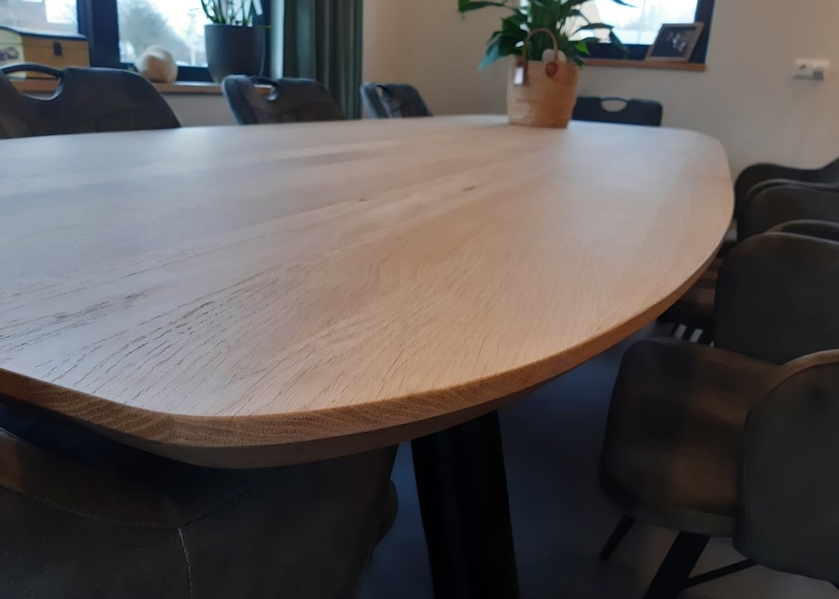 ronde houten tafel