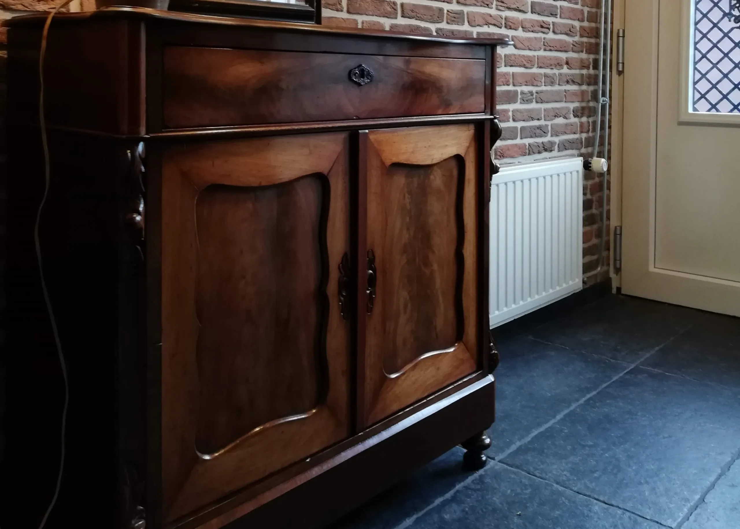 Gerestaureerde penatkast